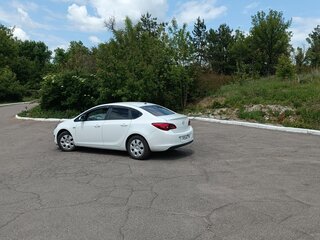 2012 Opel Astra J Рестайлинг, белый, 650000 рублей, вид 1
