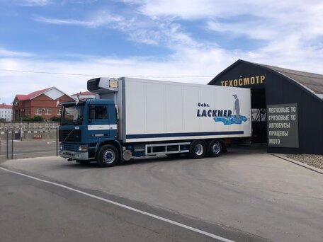 1993 Volvo F-Series, синий, 4500000 рублей, вид 1