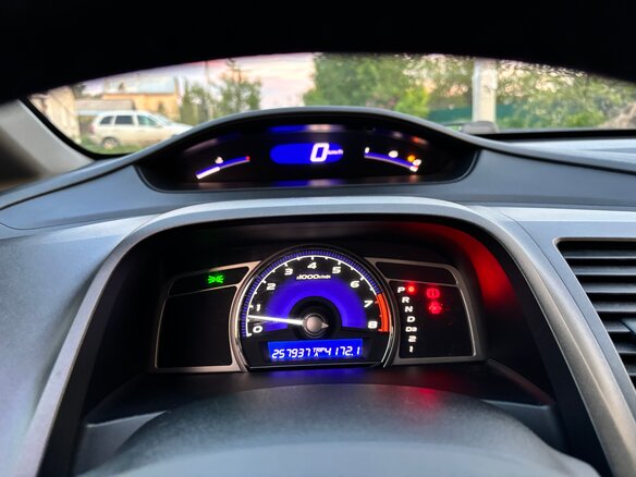 2010 Honda Civic VIII Рестайлинг, чёрный, 965000 рублей - вид 8