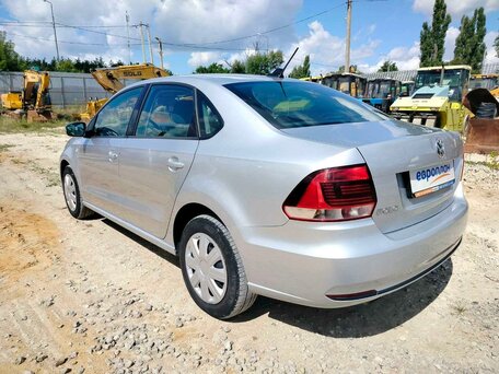 2018 Volkswagen Polo V Рестайлинг, серебристый, 1161090 рублей, вид 4