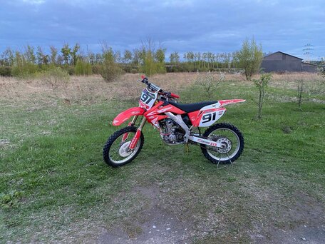 2009 Honda CRF 250R, красный, 320000 рублей, вид 1