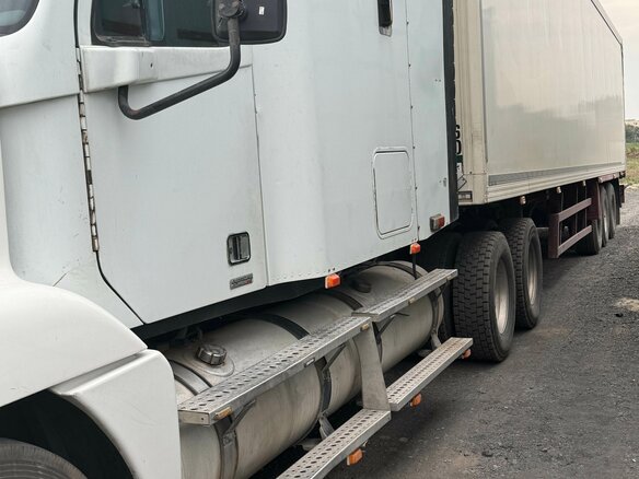 2000 Freightliner Century Class, белый, 1450000 рублей - вид 4