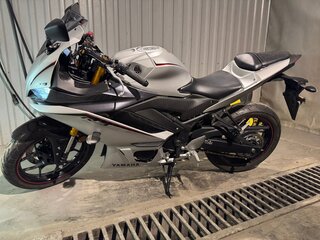 2020 Yamaha YZF-R3, серебристый, 455000 рублей, вид 3