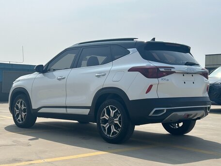 2022 Kia KX3, белый, 2020000 рублей, вид 3