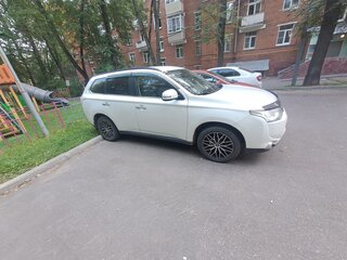 2013 Mitsubishi Outlander III, белый, 1500000 рублей, вид 2
