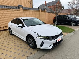 2021 Kia K5 III, белый, 2100000 рублей, вид 3