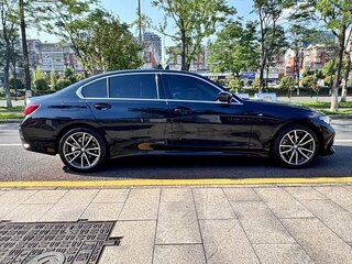 2023 BMW 3 серии 320i VII (G2x) Рестайлинг, чёрный, 3500000 рублей, вид 4