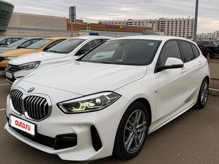2020 BMW 1 серии 118i III (F40), белый, 2300000 рублей, вид 2