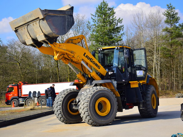 2025 LiuGong CLG 877, жёлтый, 16000000 рублей - вид 18