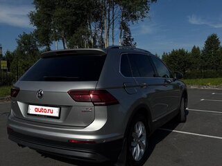 2017 Volkswagen Tiguan II, серебристый, 2050000 рублей, вид 4