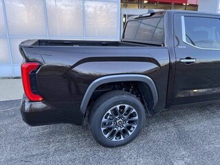 2024 Toyota Tundra CrewMax III, чёрный, 8660290 рублей, вид 5