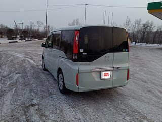 2016 Honda Stepwgn V, белый, 1920000 рублей, вид 4