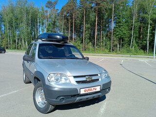 2012 Chevrolet Niva I Рестайлинг, серебристый, 735000 рублей, вид 1