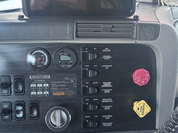 2003 Freightliner Columbia, белый, 3500000 рублей - вид 28