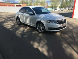 2017 Skoda Octavia III (A7) Рестайлинг, белый, 1350000 рублей, вид 3