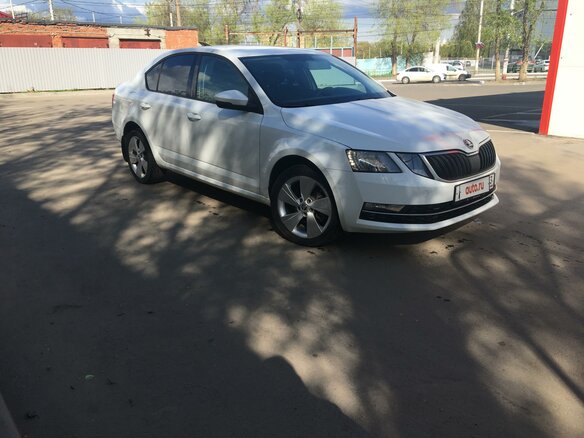 2017 Skoda Octavia III (A7) Рестайлинг, белый, 1350000 рублей - вид 2