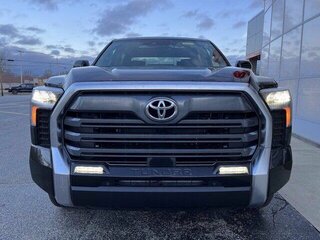 2024 Toyota Tundra CrewMax III, чёрный, 8660290 рублей, вид 3