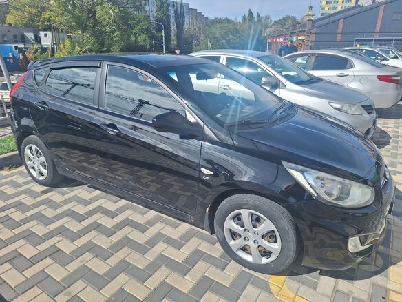 2012 Hyundai Solaris I, чёрный, 700000 рублей - вид 5