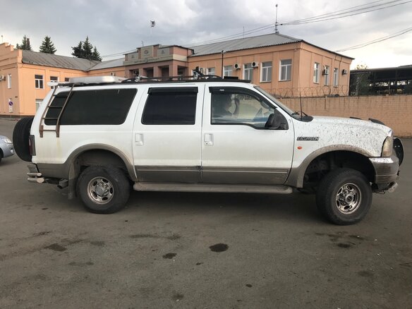 2001 Ford Excursion, белый, 1650000 рублей - вид 1