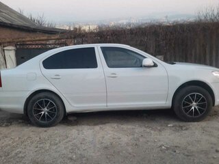 2011 Skoda Octavia II (A5) Рестайлинг, белый, 640000 рублей, вид 5