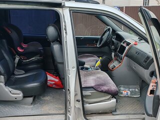 2004 Kia Carnival I Рестайлинг, серебристый, 300000 рублей, вид 5