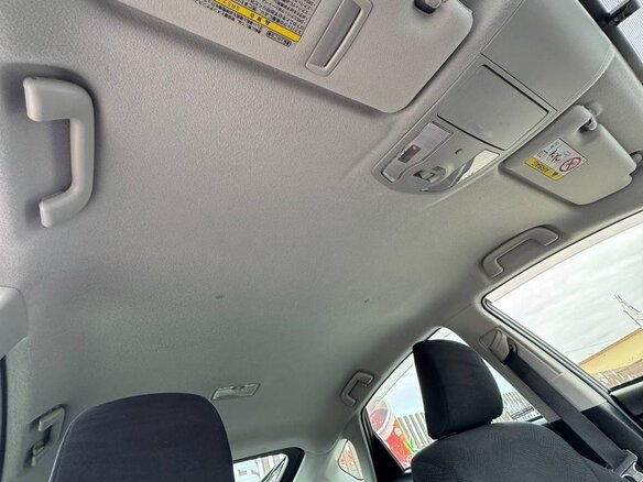 2012 Toyota Prius III Рестайлинг (XW30), серебристый, 1250000 рублей - вид 26