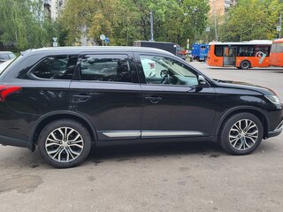 2015 Mitsubishi Outlander III Рестайлинг 2, чёрный, 1350000 рублей, вид 4