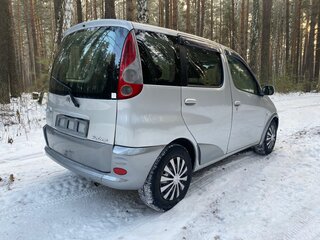 2000 Toyota FunCargo, серый, 425000 рублей, вид 4