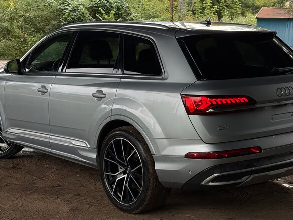 2022 Audi Q7 45 TFSI II (4M) Рестайлинг, серебристый, 5800000 рублей - вид 7