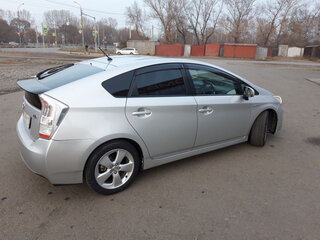 2011 Toyota Prius III (XW30), серебристый, 1000000 рублей, вид 4
