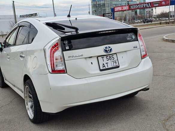 2010 Toyota Prius III (XW30), белый, 860000 рублей - вид 6