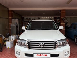 2014 Toyota Land Cruiser 200 Series Рестайлинг 1, белый, 3450000 рублей, вид 3