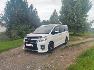2016 Toyota Voxy III (R80), белый, 2350000 рублей, вид 1