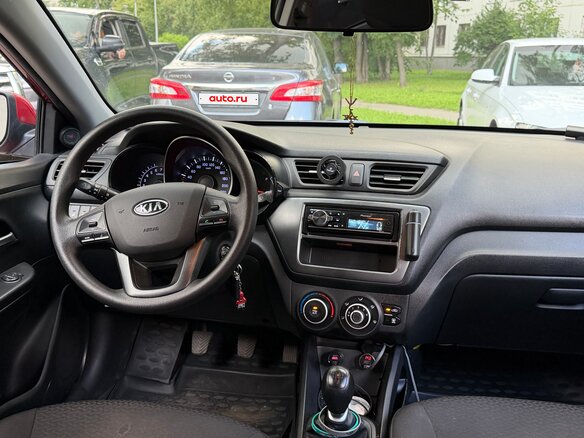 2011 Kia Rio III, красный - вид 11