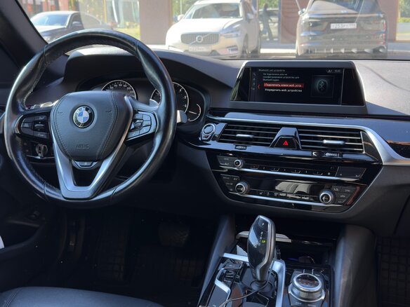 2017 BMW 5 серии 520i VII (G30/G31/G38), чёрный, 2950000 рублей - вид 10