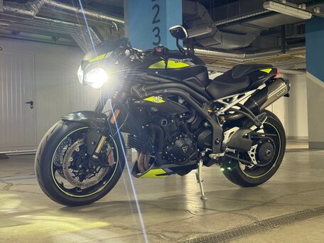 2020 Triumph Speed Triple, чёрный, 1250000 рублей, вид 3