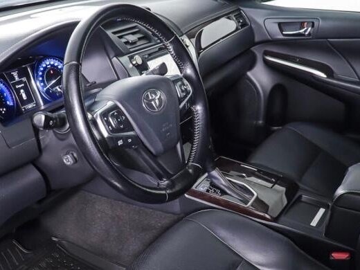 2015 Toyota Camry VII (XV50) Рестайлинг, белый, 2100000 рублей - вид 3