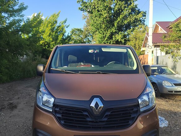 2017 Renault Trafic III, коричневый, 2000000 рублей - вид 1
