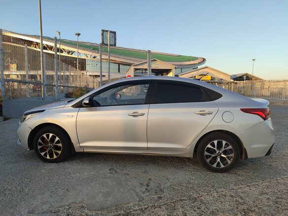 2017 Hyundai Solaris II, серебристый, 790000 рублей - вид 5