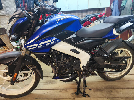 2021 Bajaj Pulsar NS 200, синий, 200000 рублей, вид 3