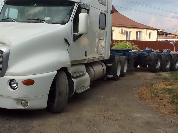 2004 Kenworth T2000, белый, 2200000 рублей - вид 1