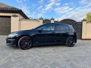 2018 Volkswagen Golf GTI VII Рестайлинг, чёрный, 2950000 рублей, вид 4
