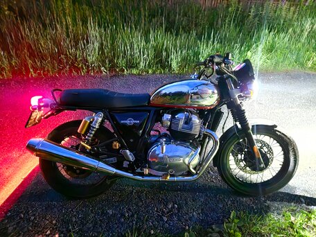 2024 Royal Enfield Interceptor 650, серебристый, 590000 рублей, вид 4