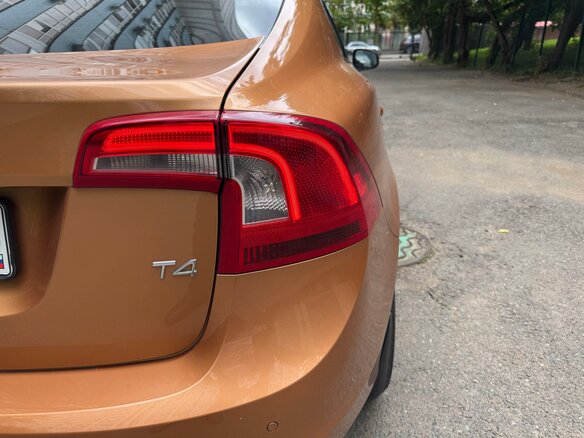 2013 Volvo S60 II Рестайлинг, оранжевый - вид 15