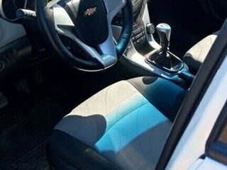 2013 Chevrolet Cruze I Рестайлинг, серебристый, 700000 рублей, вид 4