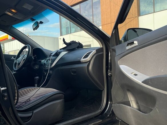 2013 Hyundai Solaris I, чёрный, 950000 рублей - вид 7