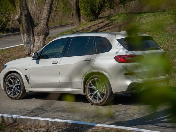 2018 BMW X5 30d IV (G05/G18), белый, 7100000 рублей - вид 15