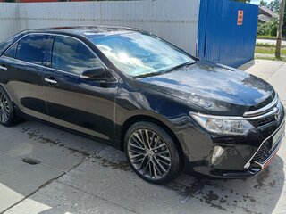 2016 Toyota Camry VII (XV50) Рестайлинг, чёрный, 2100000 рублей, вид 2