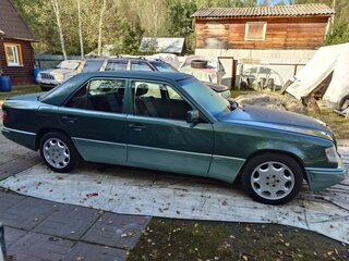 1994 Mercedes-Benz E-Класс 320 I (W124), зелёный, 1450000 рублей, вид 5