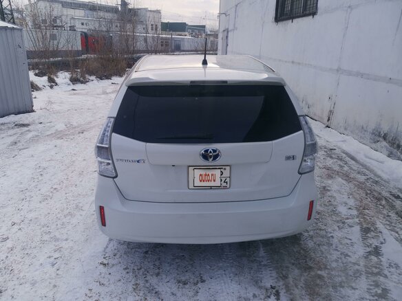 2013 Toyota Prius Alpha I (ZVW40/41), белый, 1350000 рублей - вид 2